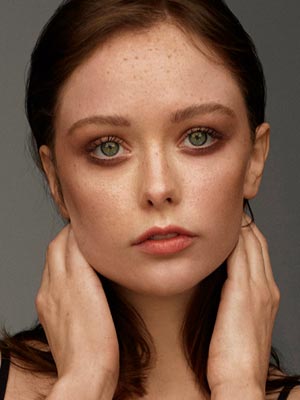 Сюзанна Сон
Suzanna Son